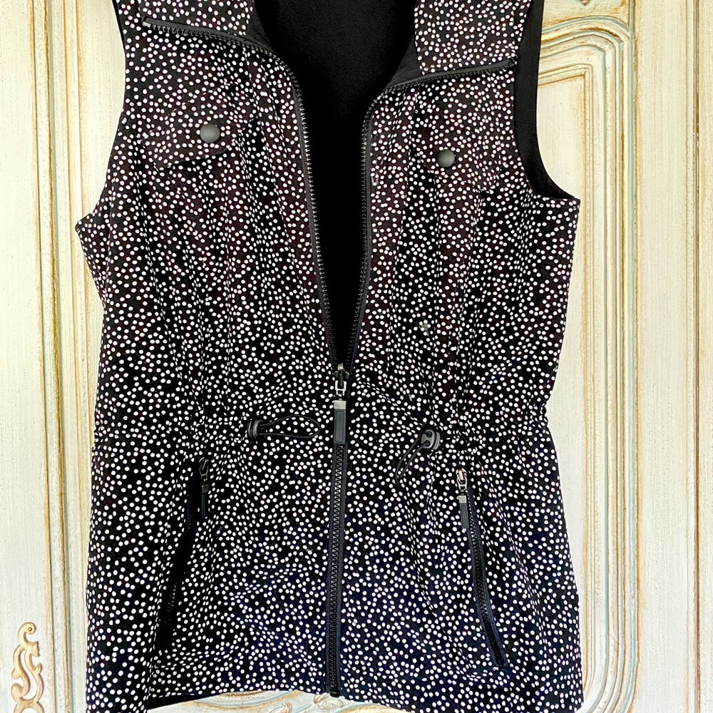 Chicos Zenergy zip vest SZ 1
